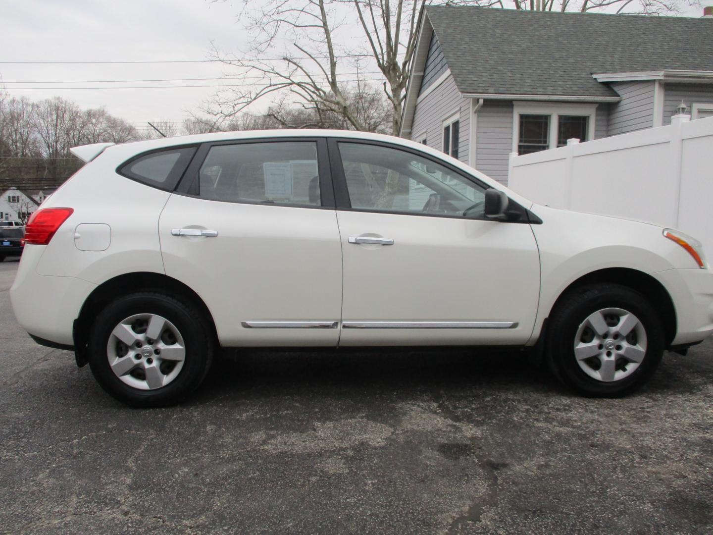 2013 WHITE Nissan Rogue S AWD (JN8AS5MV7DW) with an 2.5L L4 DOHC 16V engine, Continuously Variable Transmission transmission, located at 540a Delsea Drive, Sewell, NJ, 08080, (856) 589-6888, 39.752560, -75.111206 - Photo#8